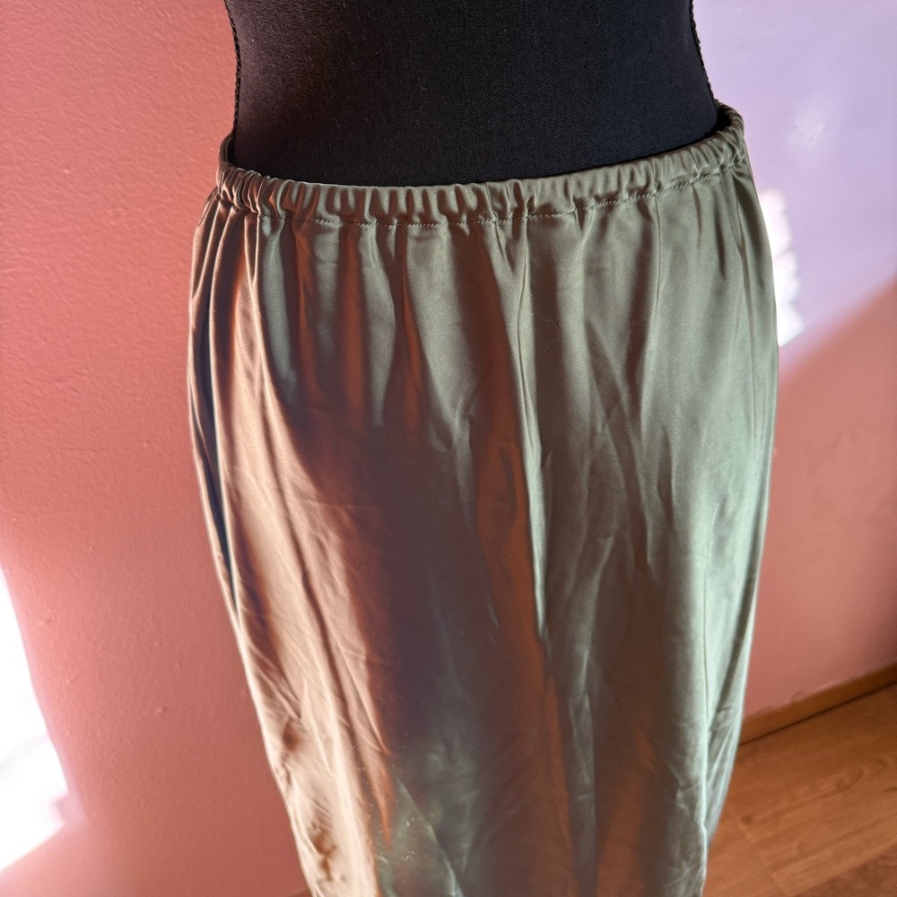 Old Navy Olive Green Silky Skirt - Picture 4 of 9